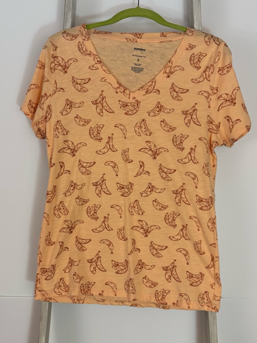 Soft Peach Banana-Print V-Neck Tee, 100% cotton, quirky, graphic tee, granola